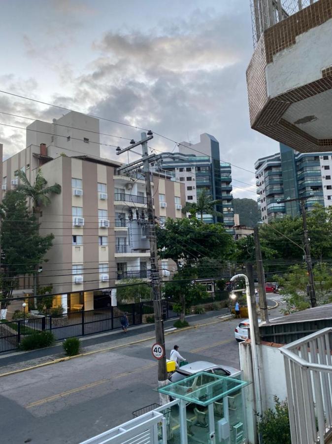 Apartamento com Estacionamento, Wi-Fi, Ar condicionado a 300 metros da Praia da Enseada no Guarujá. Exterior foto