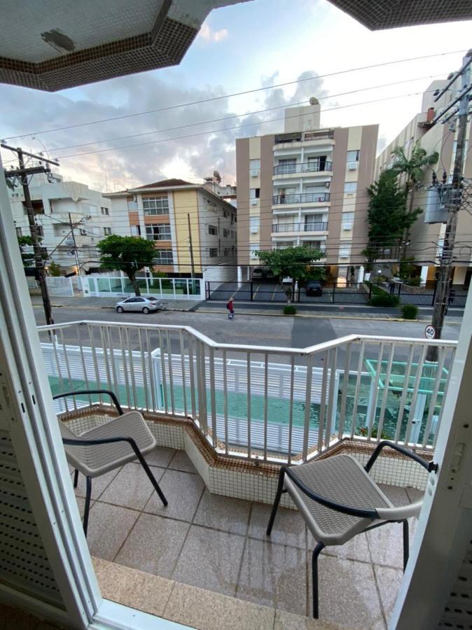 Apartamento com Estacionamento, Wi-Fi, Ar condicionado a 300 metros da Praia da Enseada no Guarujá. Exterior foto
