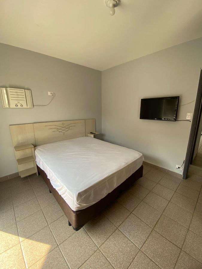 Apartamento com Estacionamento, Wi-Fi, Ar condicionado a 300 metros da Praia da Enseada no Guarujá. Exterior foto