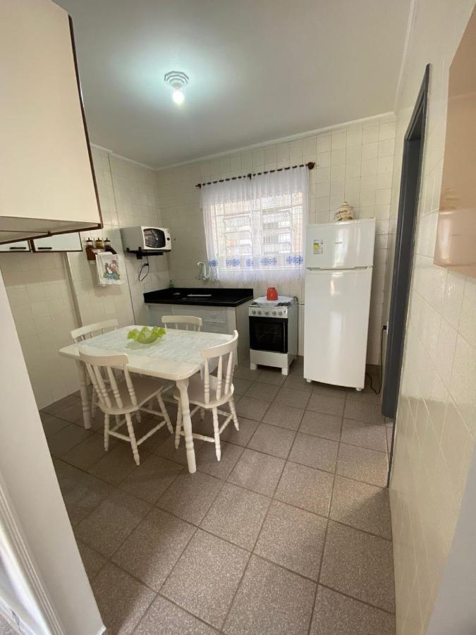 Apartamento com Estacionamento, Wi-Fi, Ar condicionado a 300 metros da Praia da Enseada no Guarujá. Exterior foto