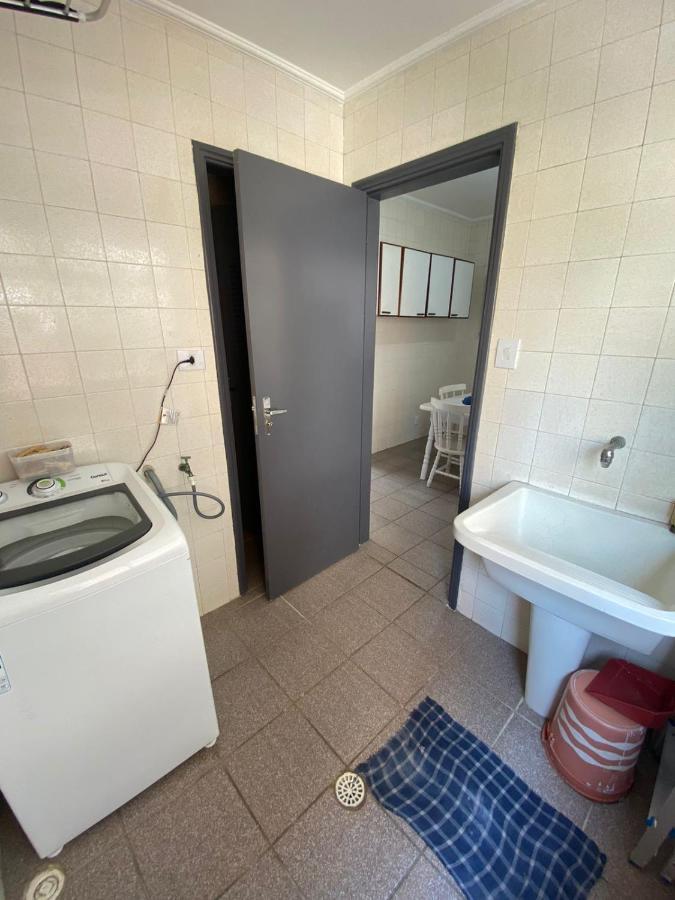 Apartamento com Estacionamento, Wi-Fi, Ar condicionado a 300 metros da Praia da Enseada no Guarujá. Exterior foto