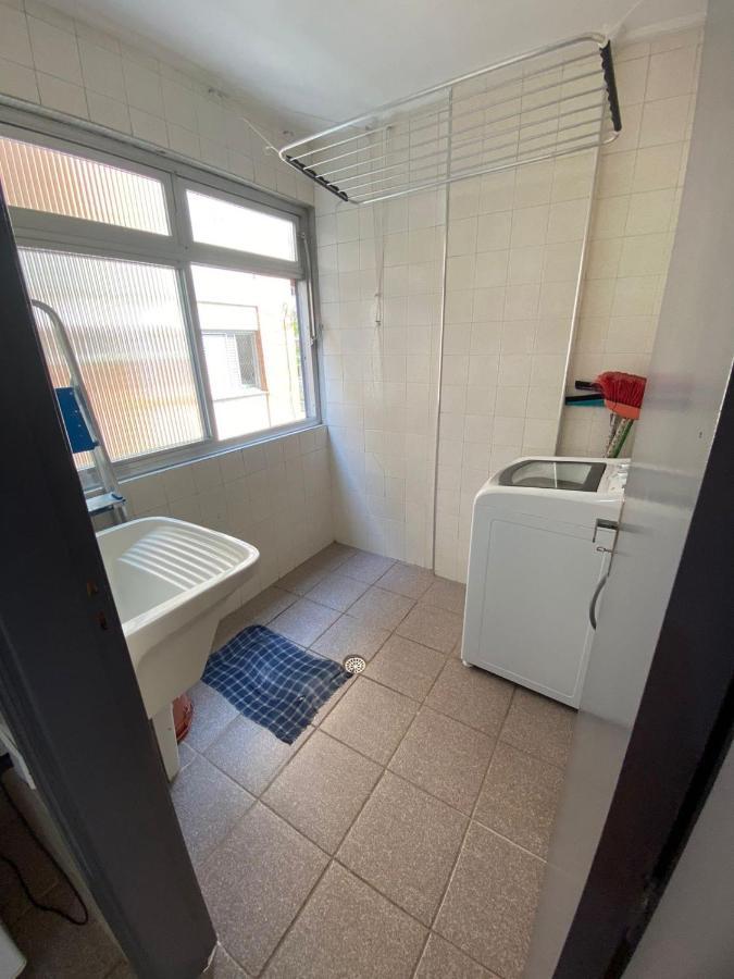 Apartamento com Estacionamento, Wi-Fi, Ar condicionado a 300 metros da Praia da Enseada no Guarujá. Exterior foto