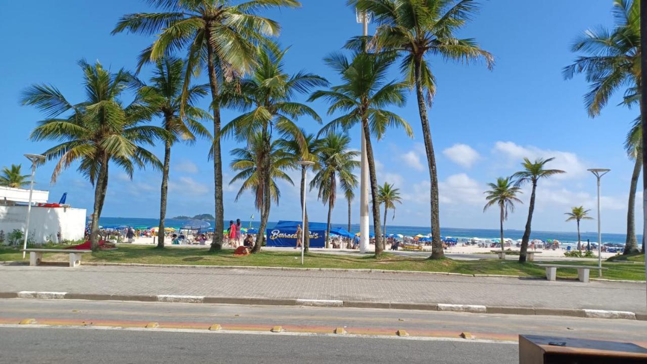 Apartamento com Estacionamento, Wi-Fi, Ar condicionado a 300 metros da Praia da Enseada no Guarujá. Exterior foto