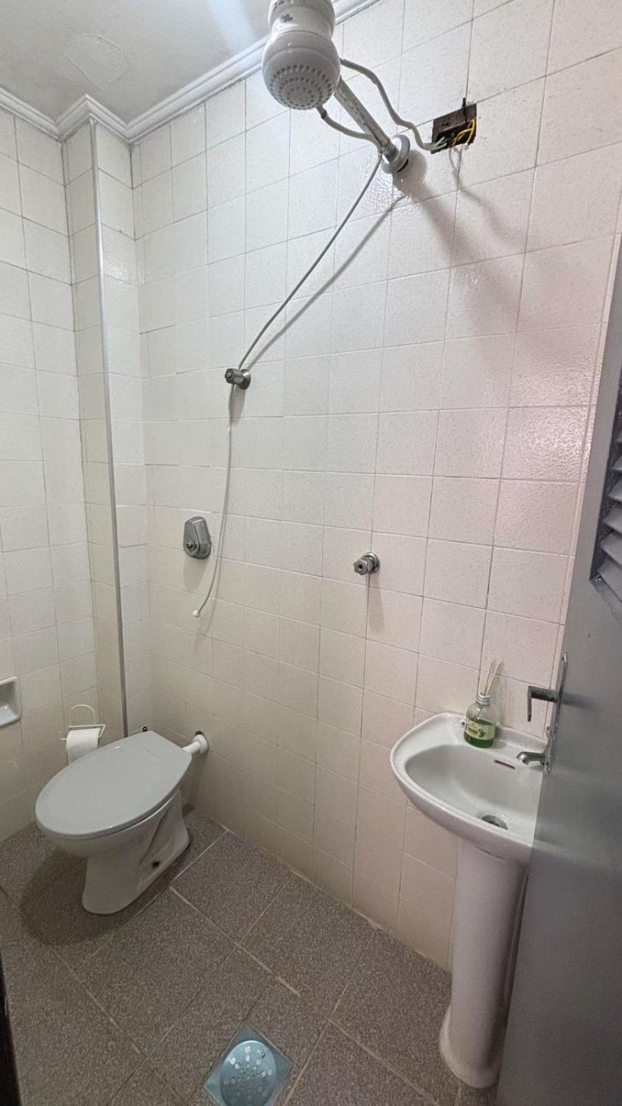 Apartamento com Estacionamento, Wi-Fi, Ar condicionado a 300 metros da Praia da Enseada no Guarujá. Exterior foto