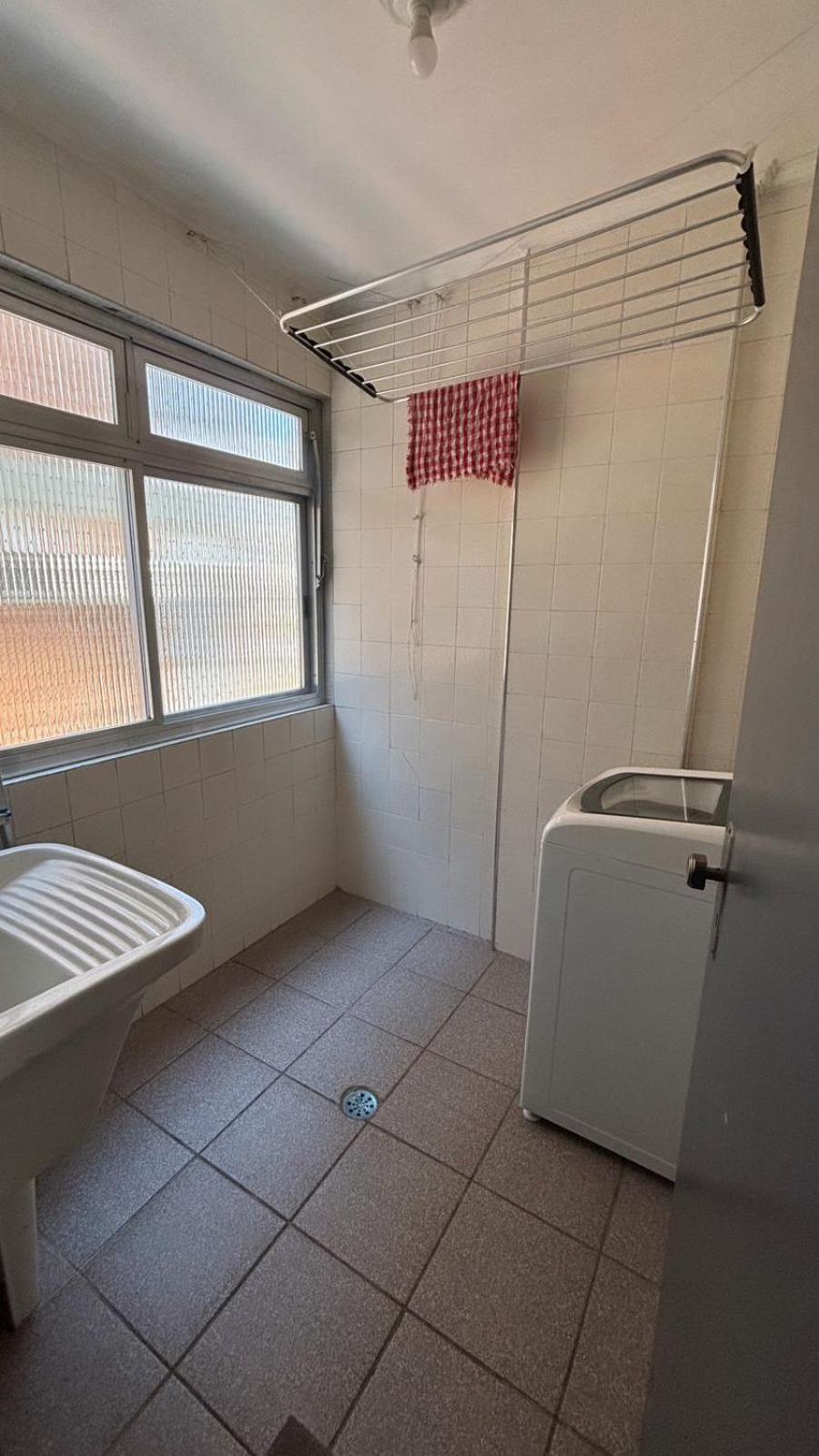 Apartamento com Estacionamento, Wi-Fi, Ar condicionado a 300 metros da Praia da Enseada no Guarujá. Exterior foto